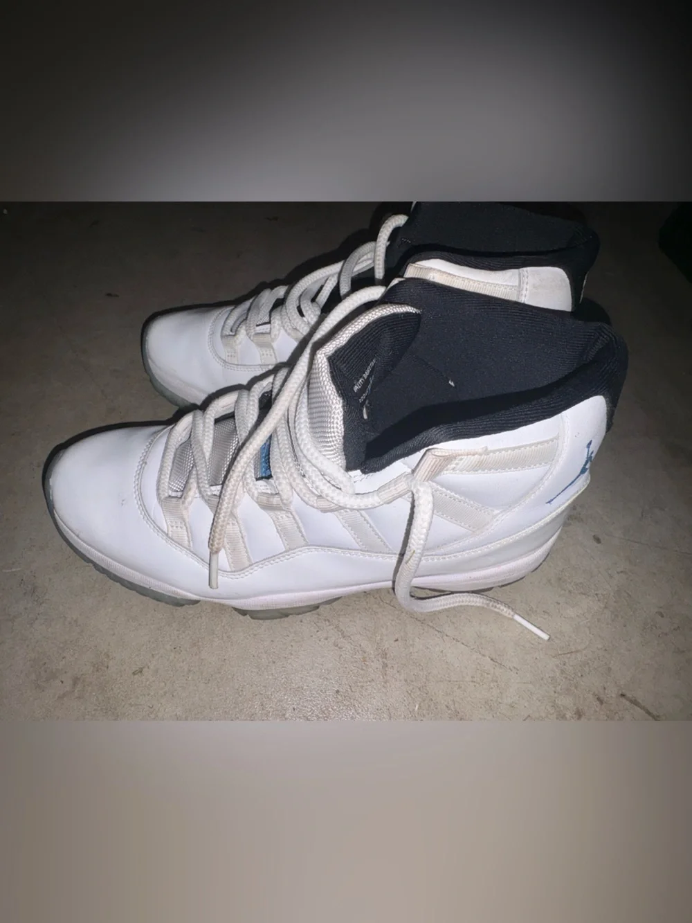 Jordan 11 Retro Legend Blue Sneakers